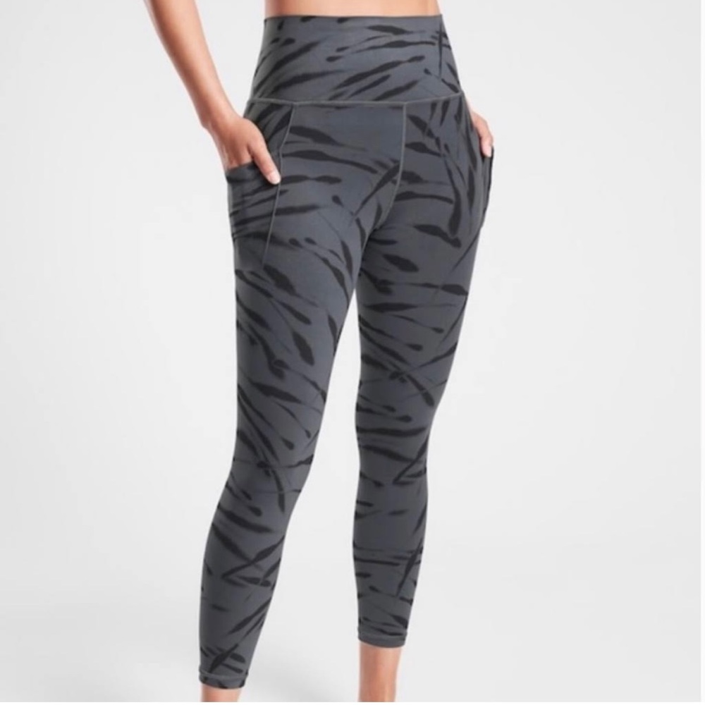 Athleta Salutation Stash Pocket ll 7/8 Black Gray Tight Size S